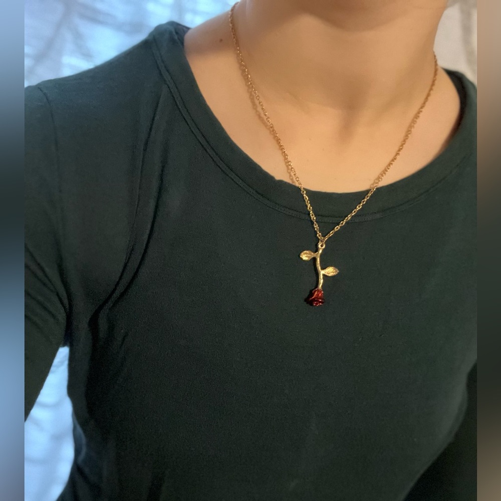 Gold rose necklace